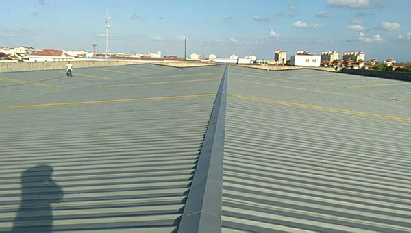 安裝光伏板之前屋面彩鋼瓦翻新流程？